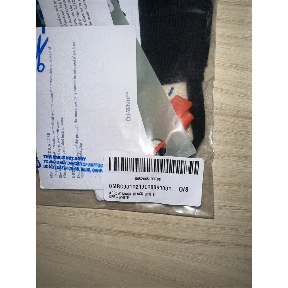 Off-White Spray/Arrow Mask Black & White- Bundle Authentic QR code New With Tags
